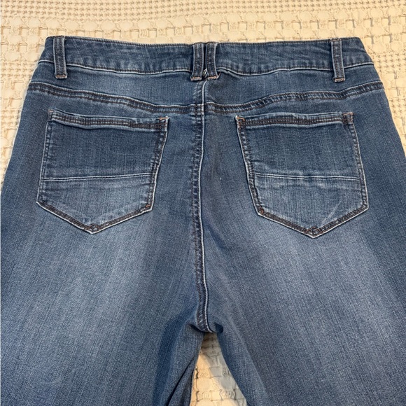 1822 LADIES JEANS DISTRESSED WITH RAW HEM SIZE 12 - Picture 3 of 8